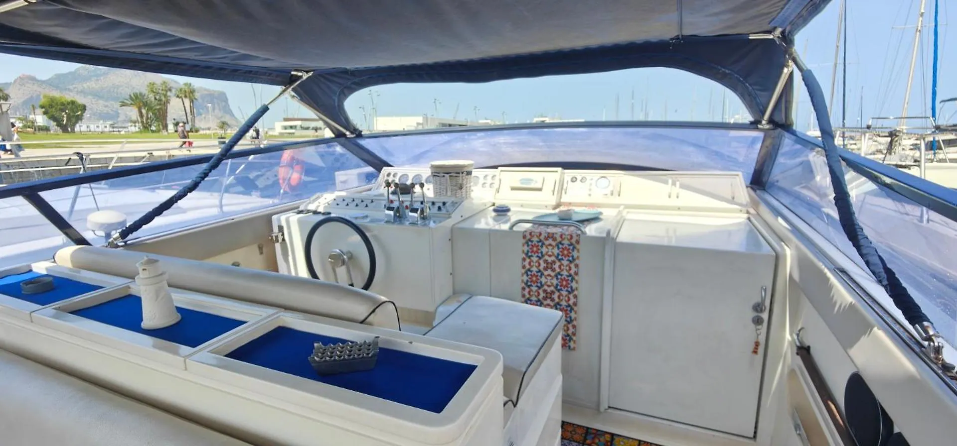 Botel Desire Charming House Boat Hotel Palermo