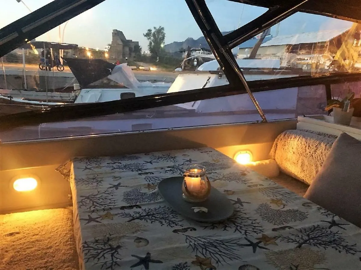 Desire Charming House Boat Hotel Palermo Botel